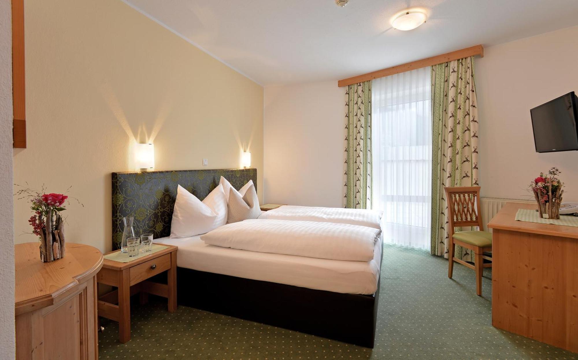 Hotel Tiroler Stuben Вергль Экстерьер фото