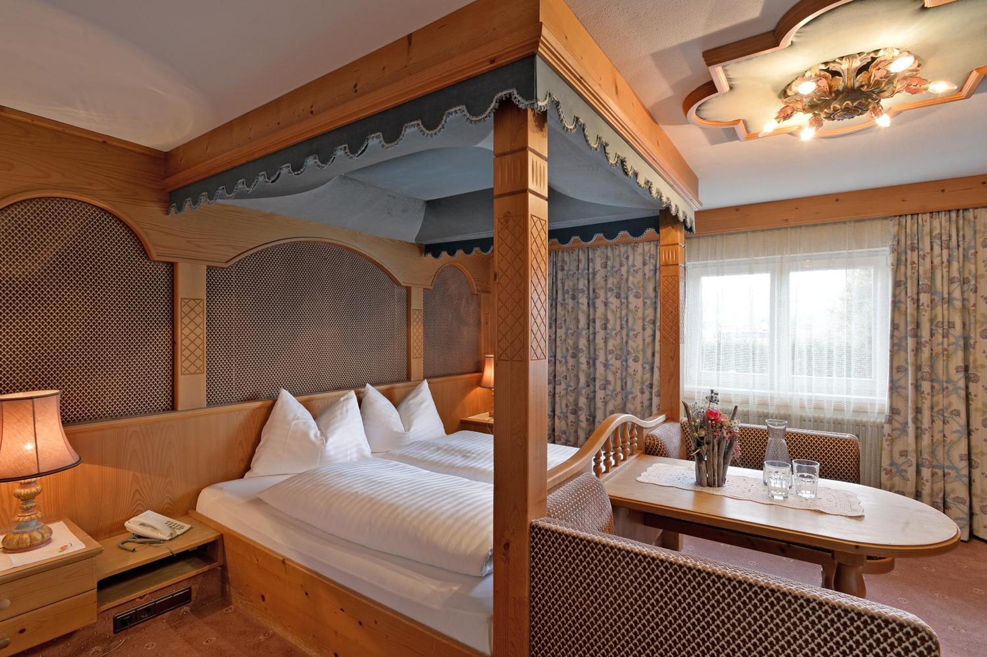 Hotel Tiroler Stuben Вергль Экстерьер фото