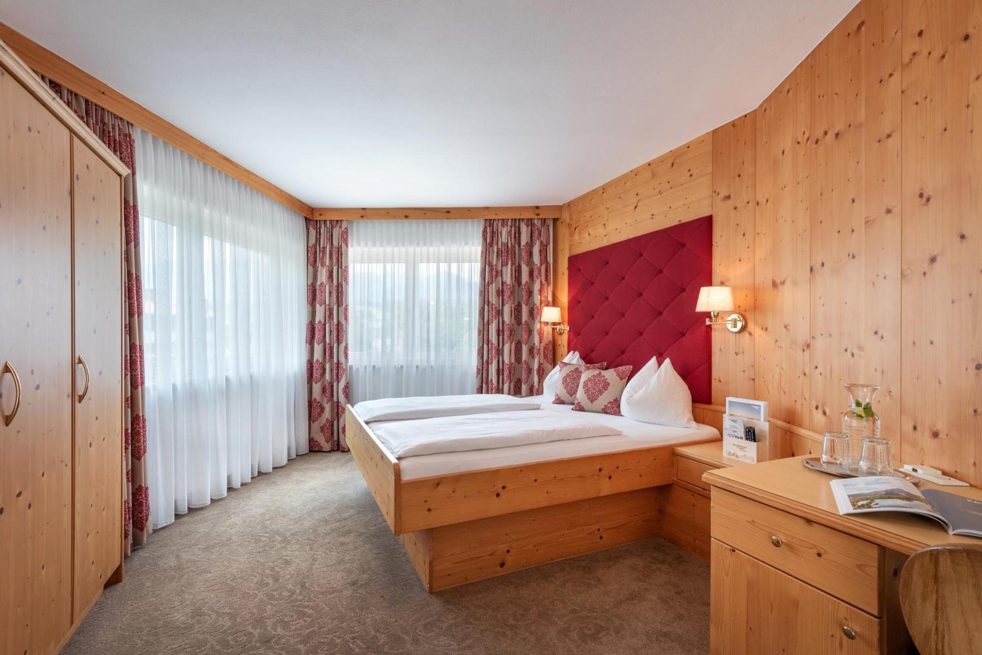 Hotel Tiroler Stuben Вергль Экстерьер фото