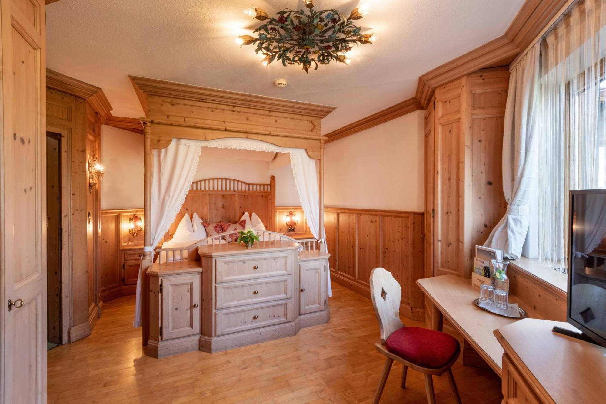 Hotel Tiroler Stuben Вергль Экстерьер фото