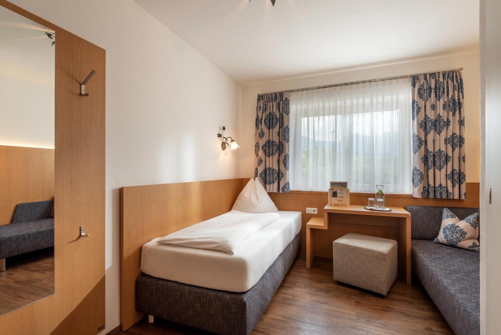 Hotel Tiroler Stuben Вергль Экстерьер фото